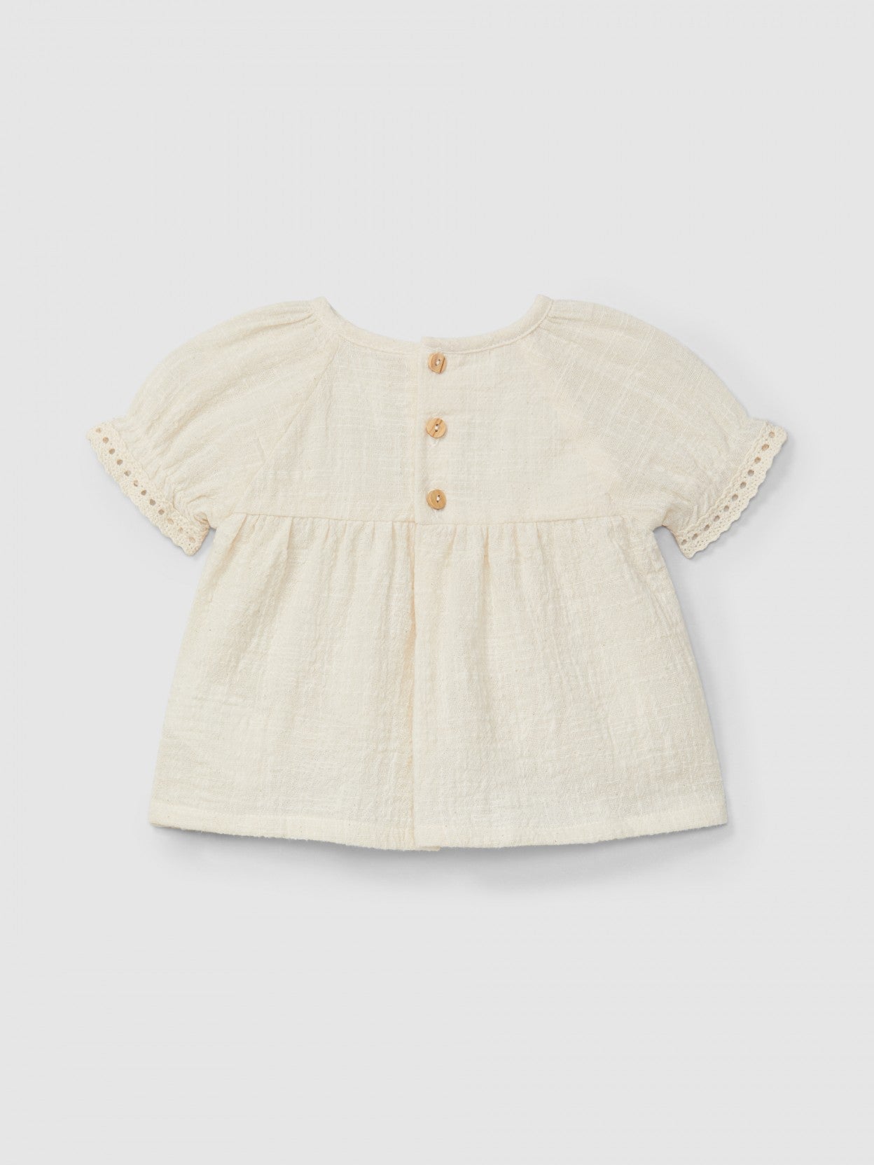 Conjunto de Blusa e Calções com bordado e detalhes em renda - Snug