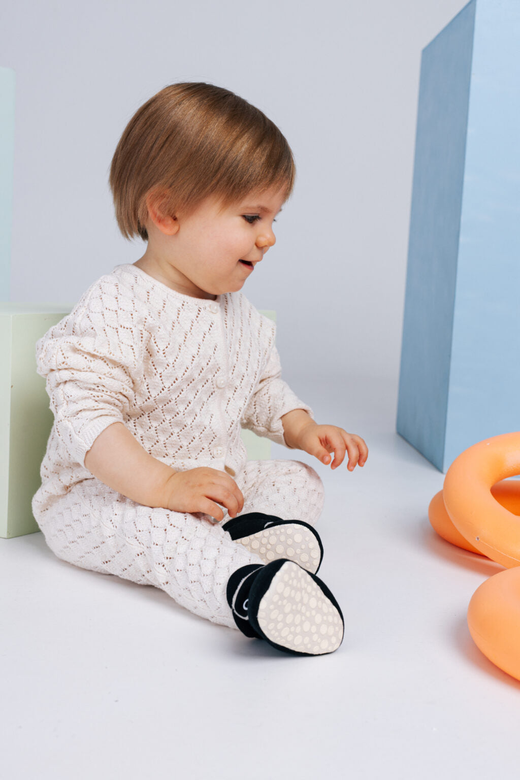 Baby Booties Fluffy Black Frosting (Inverno) - Zás Trás for Babies